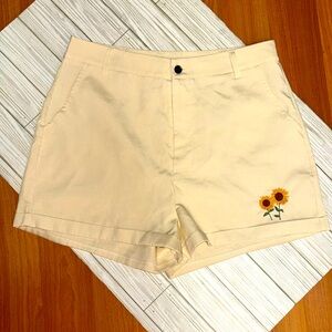 Romwe Embroidered Sunflower Summer Shorts w Pockets Women’s Size 8 10 Large